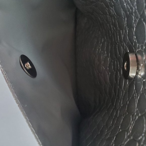 Vintage Shiny Silver Embossed Croc Crossbody Bag Adjustable Band Strap Quality - Picture 10 of 11